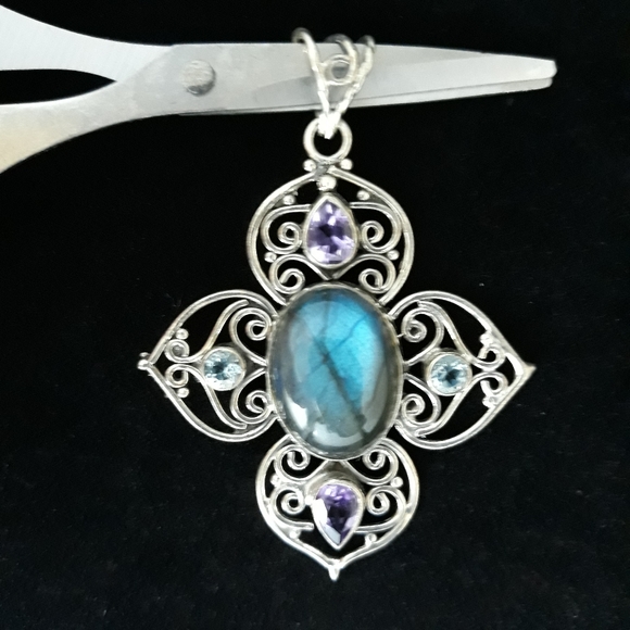 Labradorite Spectrolite Silver Pendant - Picture 4 of 7